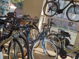Intézményi bál bevételéből 8 kerékpár vásárlása az intézmény dolgozói számára